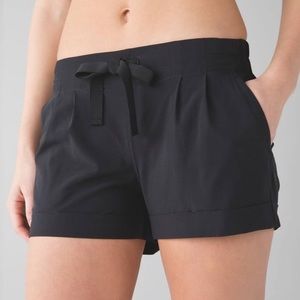 Lululemon Spring Break Away Short II